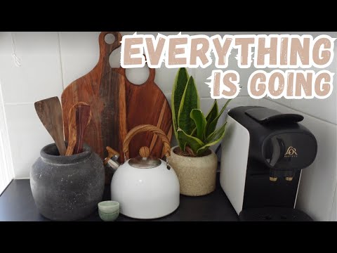 GETTING RID of EVERYTHING I OWN | EXTREME MINIMALIST KITCHEN [Declutter]