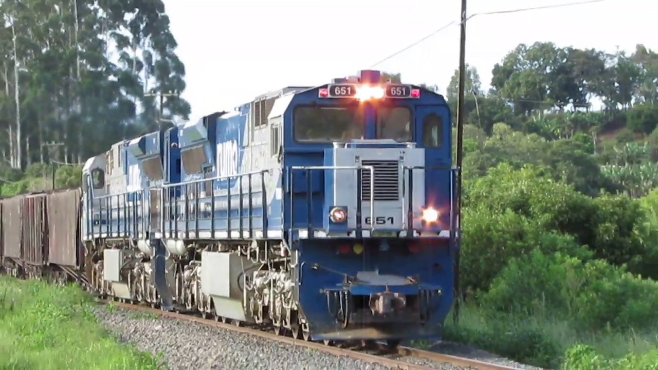 Trem com dupla de ES43BBi #651 e #667 RUMO