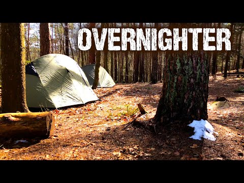 Bei 1°C im Wald schlafen | HARTE Nacht mit IMPROVISIERTER Isomatte