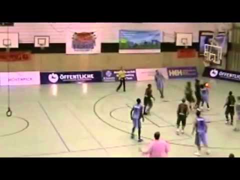 Dennis Schröder von den New Yorker Phantoms Braunschweig