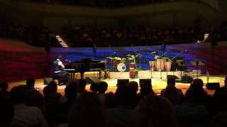 Roberto Fonseca y 2000 cantando @ Elbphilharmonie