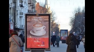 На проспекте Кирова в Саратове начали сносить рекламные щиты