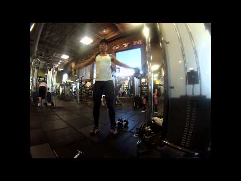 How To Tone Your Arms - 30 seconds Shoulders Training with Luana Elliott