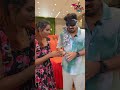 Yogi க்கு ஒரு பெரிய Surprise Myna Wings Shorts