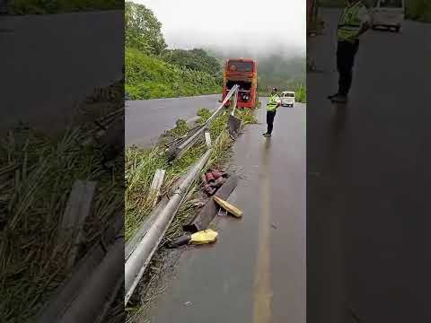 Accidente en la “curva de la muertë”, en la vía #jipijapa –#guayaquilecuador,