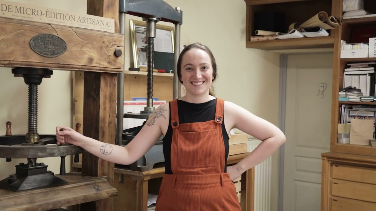 Découvrez la reliure avec Sarah - Vidéo