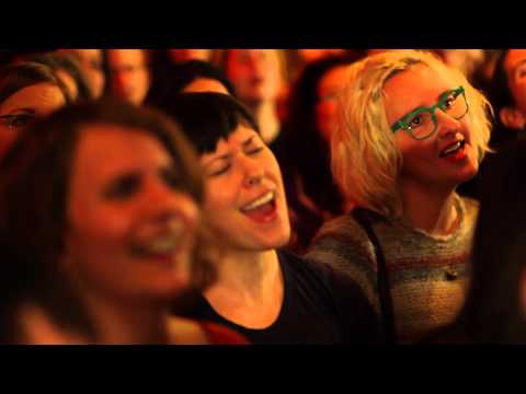 Choir! Choir! Choir! sings Alvvays - Archie, Marry Me