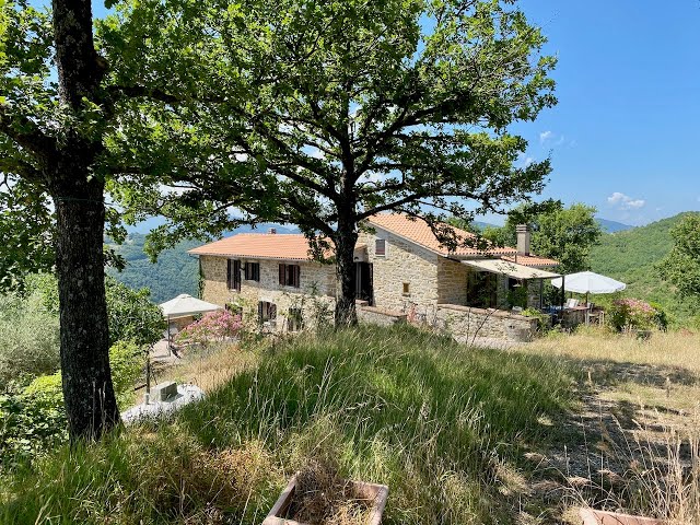 CD1034 Montelovesco house on the hill with 2 units and 20 ha of land