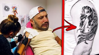 Je me fais tatouer pinkgeek sur le bras grosse souffrance 