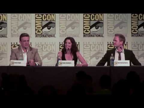 Cobie Smulders and Neil Patrick Harris sing 'Let's Go To The Mall' at Comic Con 2013