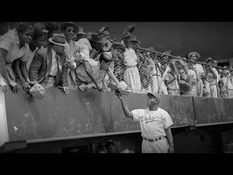 LAA@MIN: Angels pay tribute on Jackie Robinson Day