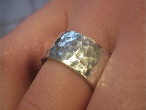 Die Herstellung eines Silberringes in Hammerschlagoptik
