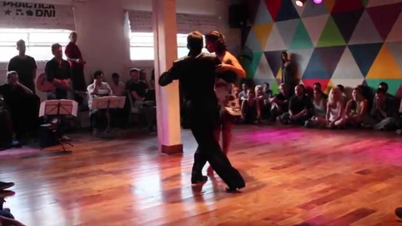 Leonardo Pankow y josefina Stellato en DNI TANGO
