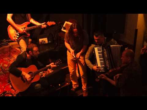 Lloyd feat. Polly Green [F] & Global Groove Lab [A] goes PULP FICTION