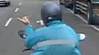 可以幫我分析一下為什麼要突然跳手指舞？