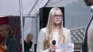 Anna Gjærum Kortner synger Sommernatt ved fjorden skrevet av Ketil Bjørnstad