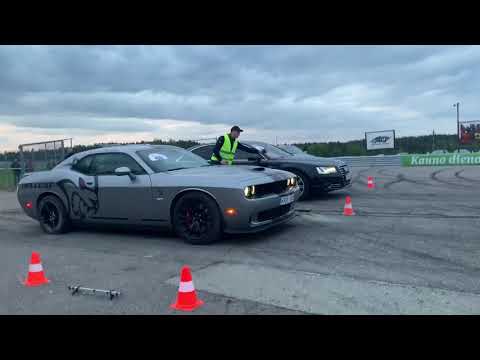 Dodge Challenger hellcat vs audi a8 4.0 tfsi Drag , Acceleration