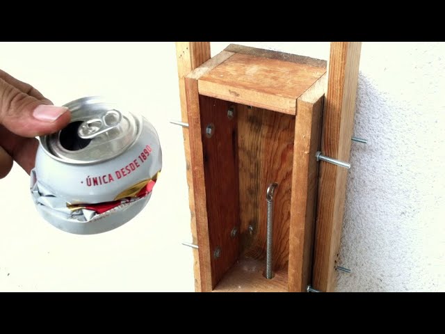 Vídeo relacionado con Genérico Triturador De Latas De Aluminio,Compactador De Botellas Y Basura - Aplastador De Latas Con Pedal Accionado Por Pie | Para Exteriores Residuos De Refresco Cerveza Botella