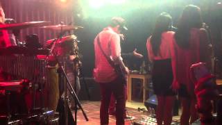 Maliq &amp; D&#39;essentials - Beautiful Disaster [LIVE @ RW Lounge]