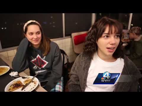 Hundreds spend Christmas Day at Waffle House