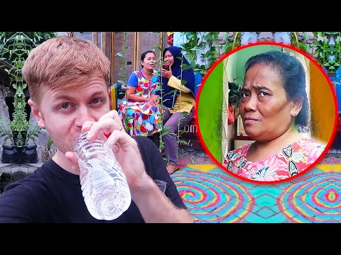 Bule Pura-Pura T0L0L Gak Ngerti Digosipin Pakai Bhs Jawa, Endingnya Bikin BAPER !!