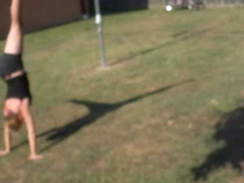 Skye rankin doing the splits