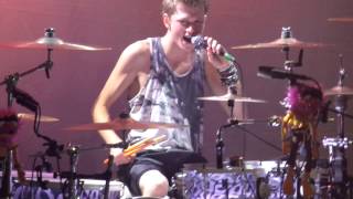 Girls On Tv - The Vamps (live in Amsterdam)