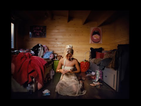 Skye Newman - Out Out