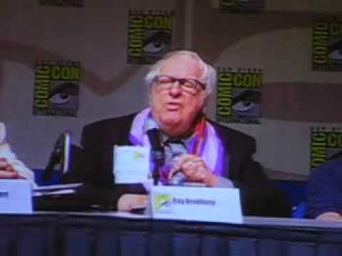 Ray Bradbury's advice to aspiring writers at Comic-con 2009 part 1