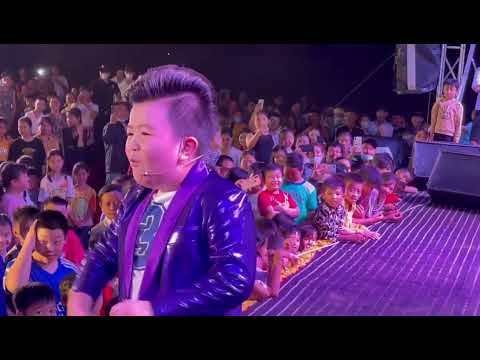 Bé Tin Tin diễn hội chợ thành phố Bảo Lộc