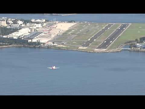 TAM A319 landing at Santos Dumont Airport