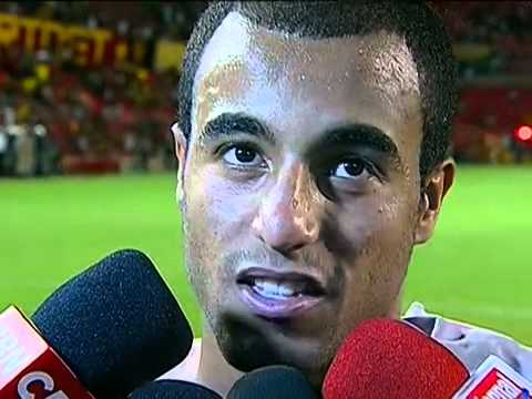 Lucas faz 3 gols e pede musica no fantastico. Veja: