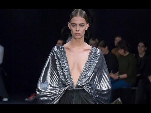 LOEWE Fall 2017 Highlights Paris - Fashion Channel