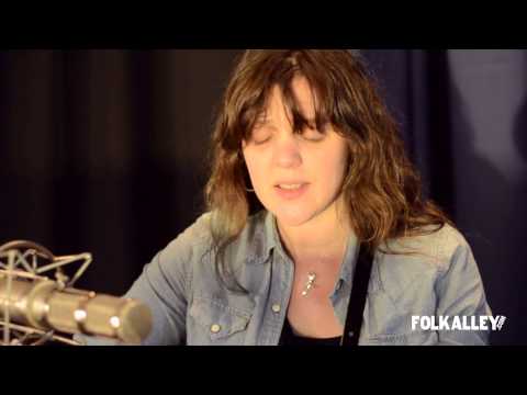 Folk Alley Sessions: Amelia Curran - "Wrecking Ball"