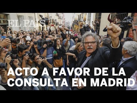 300 personas apoyan el referéndum catalán en un acto en Madrid | España