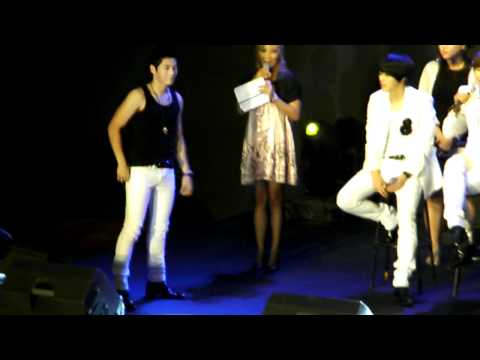 Dong Jun (Ze:A) - Talent [Market Market 01.14.2012] (Fancam)