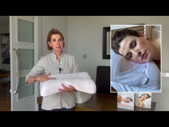 Vídeo relacionado con Sujetador Anti-Arrugas Sleep&Glow - Hecha de Seda Natural - Relleno con pequeñas Bolas de Espuma viscoelástica para una Mejor circulación del Aire - Prevención de Arrugas de Escote - Hecho en Europa