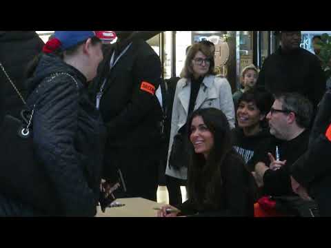 Jenifer ❤️ et ses fans, Partie 11. Jen est très à l'écoute de ses fans et elle sourit constamment 😊
