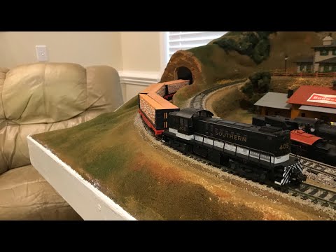 Southern Kato Rs2 pulling a Southern pulpwood train on a 4x8 train layout