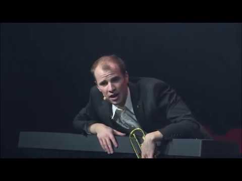 Aarhus Medicinerrevy 2019 - Tjener, der er en trompet i min suppe