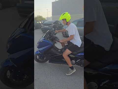 TMAX 530 on polini and Akrapovič exhaust #Yamaha #tmax530 #akrapovic #tuning #100mph #sick #ferrari