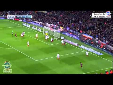 Messi casi marca un gol olímpico y Suárez reventó el travesaño