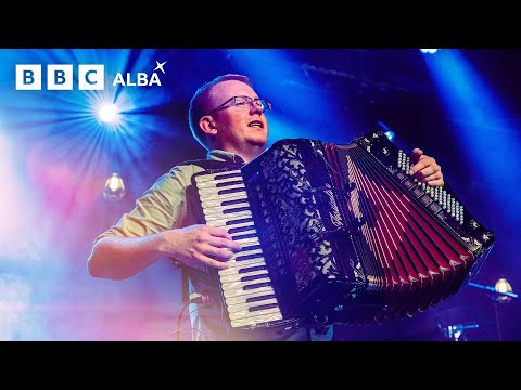 'Island Boy' - Trail West aig Barrowland | BBC ALBA