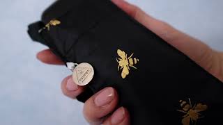 Видеообзор Женский мини (карманный) зонт Fulton L501 Tiny-2 Golden Bees (Золотые пчелы)