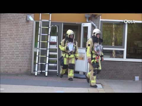 Brandweer in actie voor gaslucht bij basisschool Ouverture in Glanerbrug