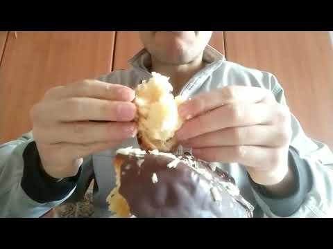 Mangio una Colomba intera al cioccolato (senza tagli) #2