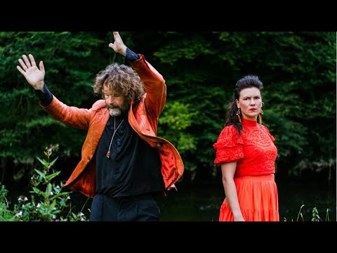 Teacht an Fhómhair - Clare Sands & Liam Ó Maonlaí (Official Video)