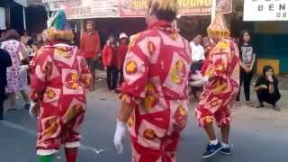 preview picture of video 'Badut Bendilwungu Karnaval 17 Agustus HUT RI KE 69'