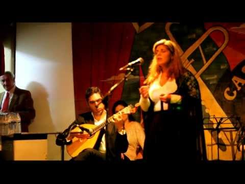 Catarina Candeias, "Fado Cravo" - "Deste-me um beijo e vivi"