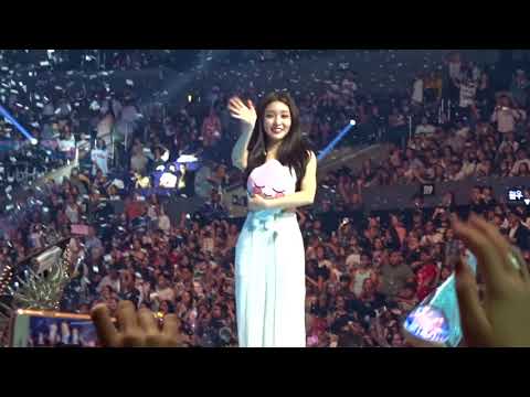 2018.08.12 KCON LA Concert - Ending - ChungHa
